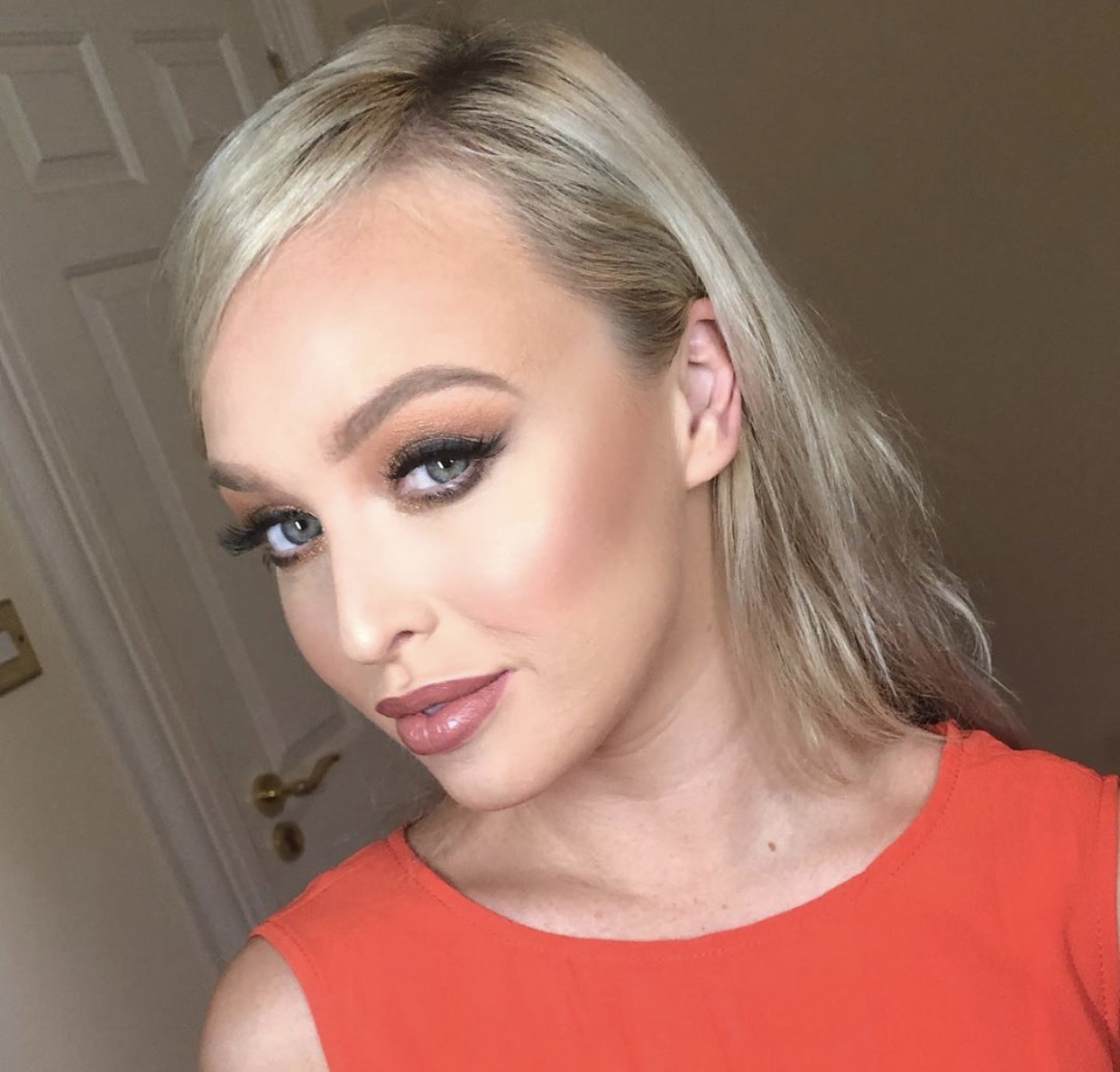 Another photo of the gorgeous Jorgie Porter loving her Dominic Paul cosmetics contour palette